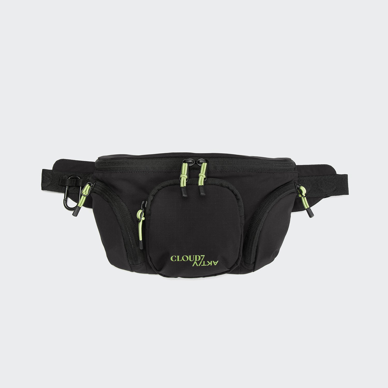 CLOUD7_ Die Gürteltasche AKTIV Black hat neongrüne Reißverschlüsse und eine "CLOUDY AZLV"-Stickerei auf der Vordertasche, die sich perfekt für das Hundetraining eignet, auf einem hellgrauen Hintergrund.