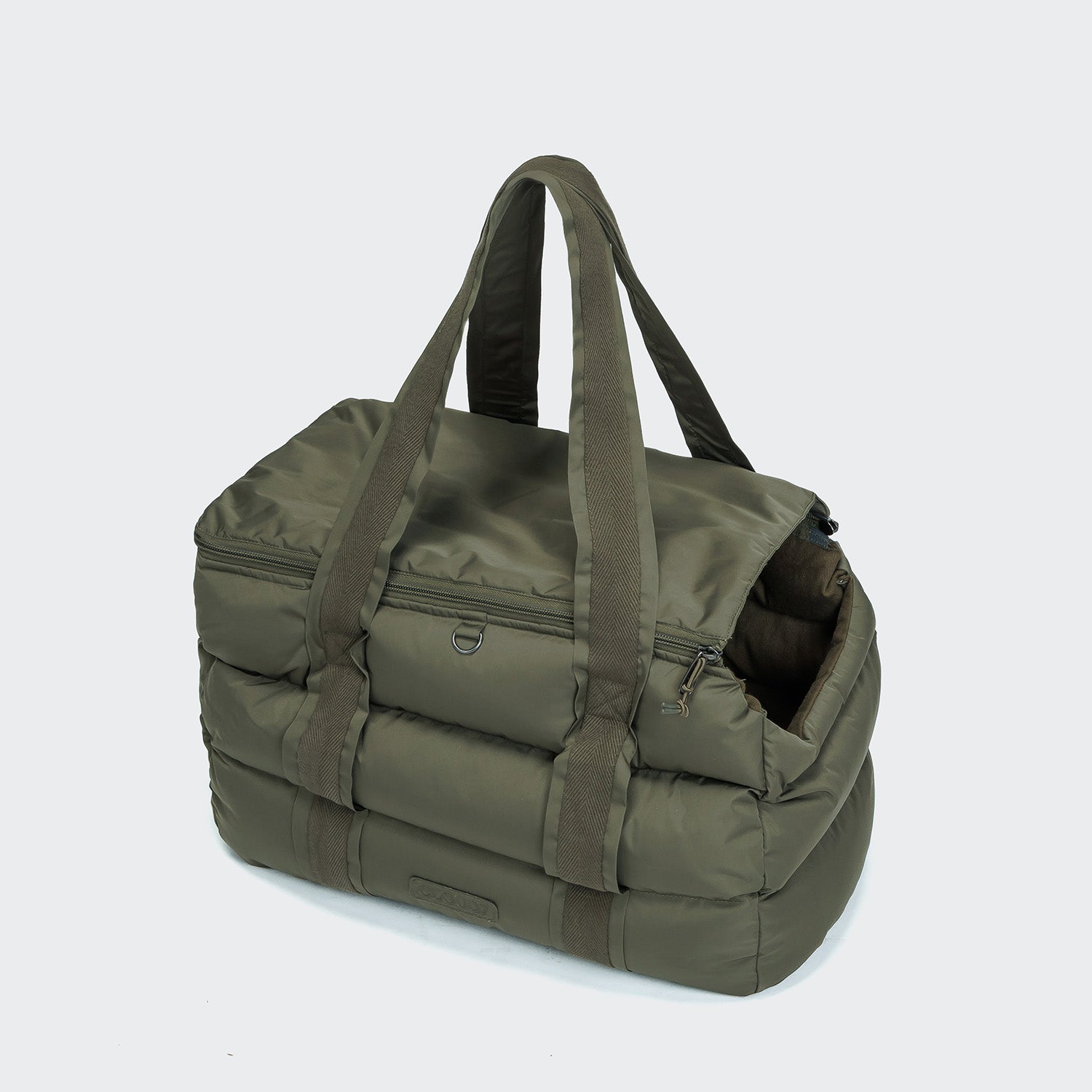 CLOUD7_ The Hundetasche Montreal Light Olive is a large, padded olive green dog bag with two long handles and a zippered main compartment, ideal as a Tragetasche für kleine Hunde, shown on a light gray background.