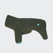 Olivefarbener Windhund-Pullover „Cornwall Teddy“ mit blauem Rand auf weißem Hintergrund.