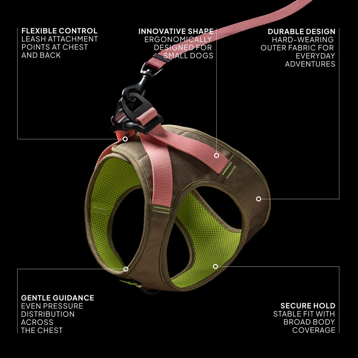 CLOUD7_ Braunes und grünes Hundegeschirr mit einer daran befestigten rosa Leine, abgebildet vor schwarzem Hintergrund. Der Text hebt folgende Merkmale hervor: flexible Steuerung, innovative Form, sanfte Führung, sicherer Halt und strapazierfähiges Design.