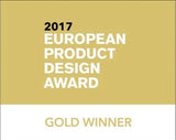 CLOUD7_ Eine gold-weiße Plakette mit der Aufschrift: „2017 EUROPEAN PRODUCT DESIGN AWARD“ in fetten weißen Buchstaben und „GOLD WINNER“ in goldenen Buchstaben auf weißem Hintergrund am unteren Rand.