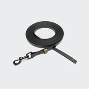 Schleppleine BioThane Ipanema Schwarz-Oliv, spiralförmig, wasserdicht, Metallverschluss.
